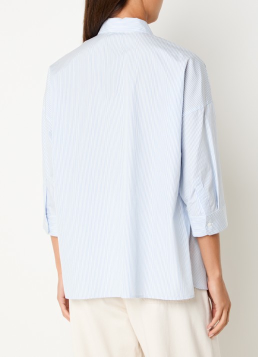 Max Mara Blouse met borstzak - achterkant lichtblauw
