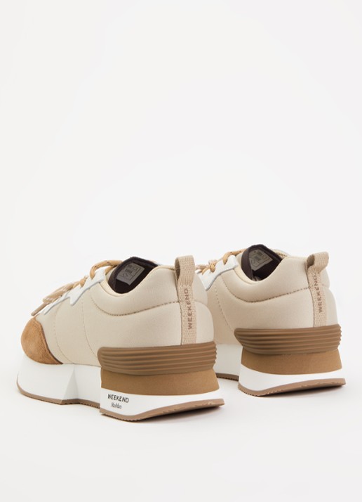 Max Mara Kazambra sneaker met leren details en logo - achterkant beige