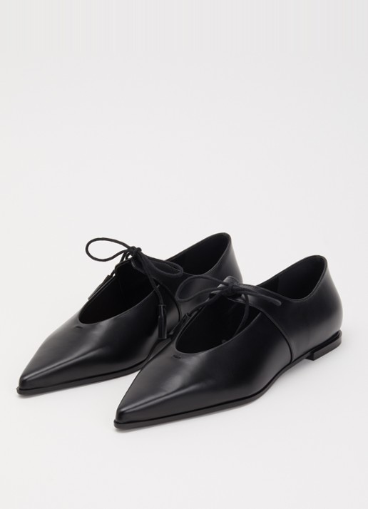 MaxMara Laceup ballerina van kalfsleer - detail zwart