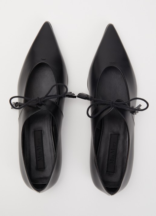 MaxMara Laceup ballerina van kalfsleer - detail 2 zwart