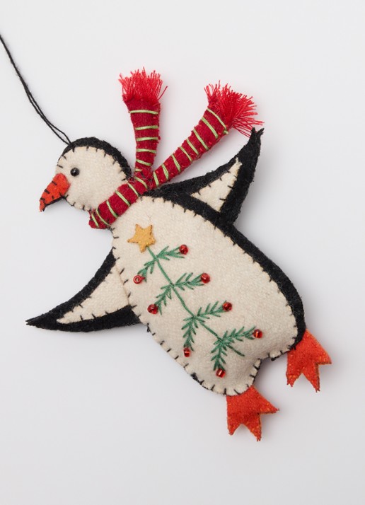 Meander Pinguïn met sjaal kersthanger 12 cm - detail gebroken wit