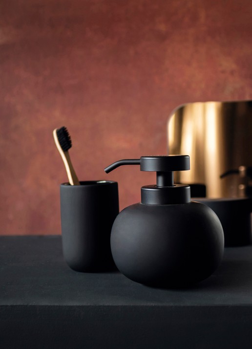 Mette Ditmer Lotus zeepdispenser S van keramiek - voorkant 2 zwart