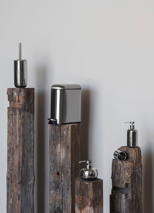 Mette Ditmer Lotus zeepdispenser - detail 2 zilver