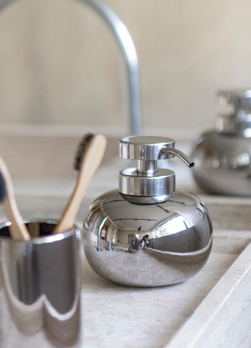 Mette Ditmer Lotus zeepdispenser - voorkant 4 zilver