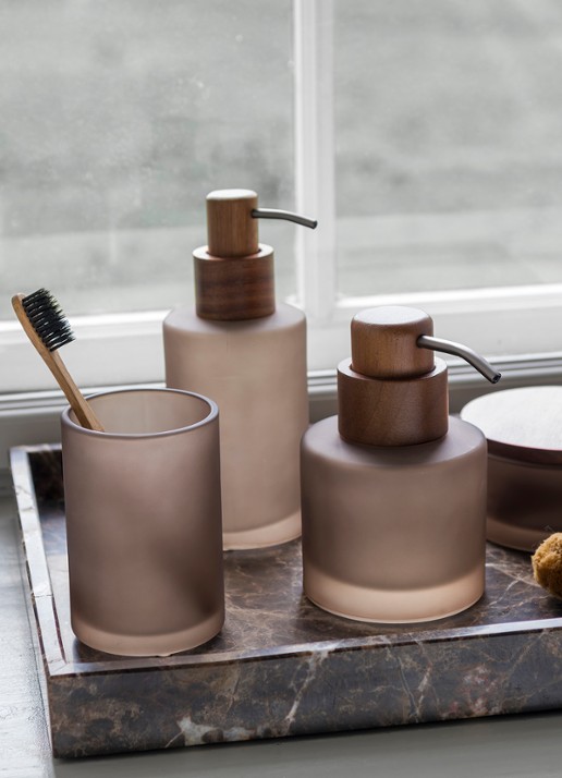 Mette Ditmer Modest zeepdispenser - detail 3 lichtbruin