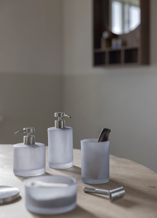 Mette Ditmer Modest zeepdispenser - voorkant 2 blauw