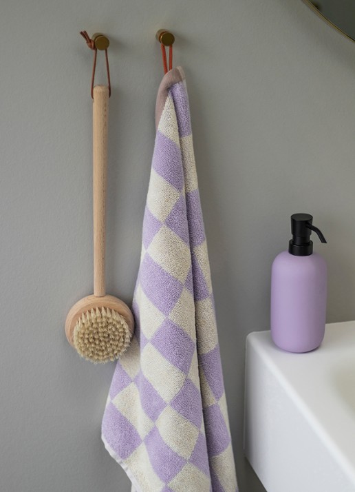 Mette Ditmer Retro badhanddoek - 50 x 90 cm - voorkant 2 lila