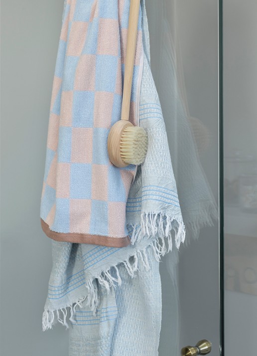 Mette Ditmer Retro badhanddoek met ruitdessin - achterkant lichtblauw