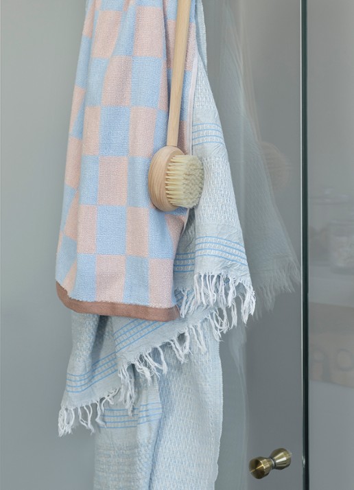 Mette Ditmer Retro badhanddoek met ruitdessin - detail 5 lichtblauw