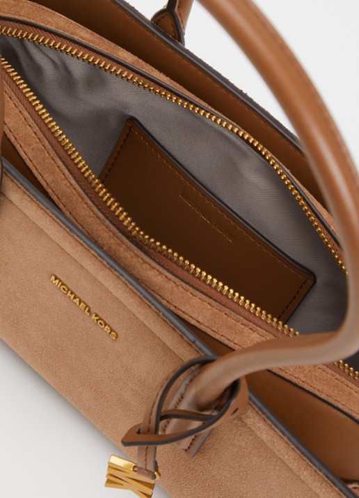 Michael Kors Laila schoudertas van suède - detail 2 beige