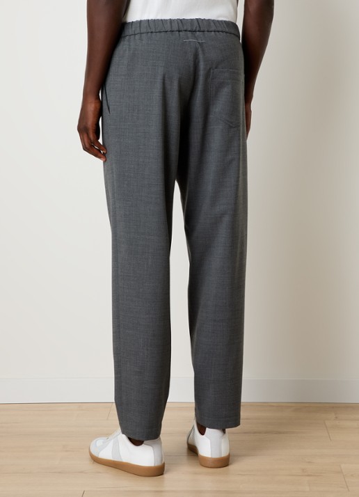 MM6 Straight fit pantalon met persplooi en steekzakken - achterkant donkergrijs
