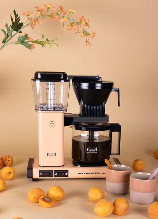 Moccamaster KBG Select koffiezetapparaat 53994 - voorkant 2 abrikoos