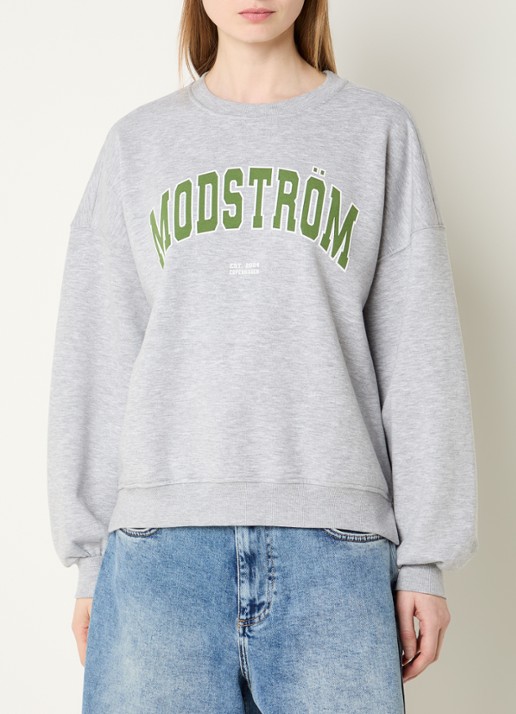Modström Bakir sweater met logoprint - detail grijsmele
