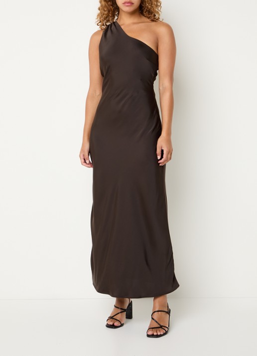 Modström Narcissa one shoulder midi jurk van satijn - detail 2 donkerbruin