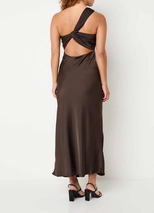 Modström Narcissa one shoulder midi jurk van satijn - voorkant 4 donkerbruin
