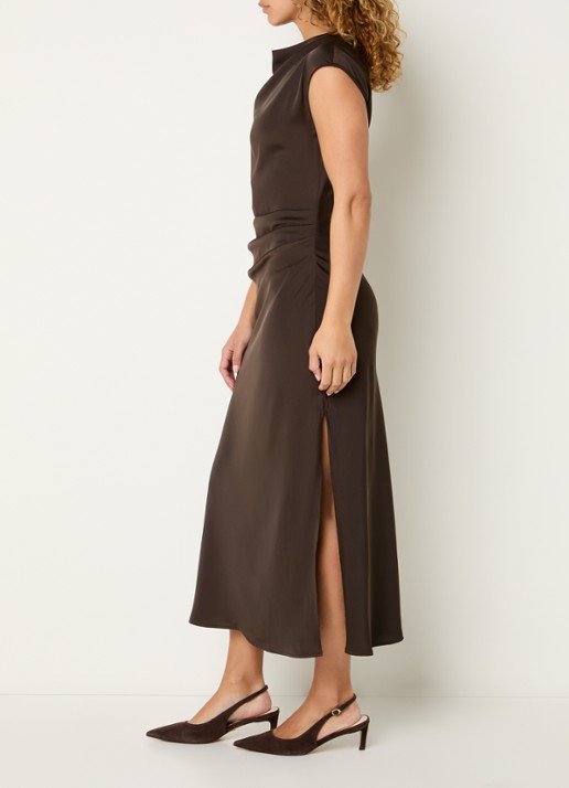 Modström Tailor midi jurk van satijn met split - voorkant 4 seal brown-05508