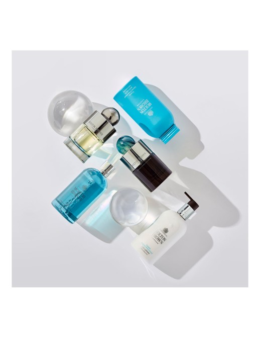Molton Brown Coastal Cypress & Sea Fennel Bath salts - badzout - detail 3 undefined