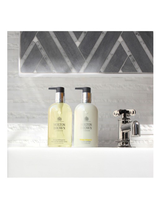 Molton Brown Orange & Bergamot Hand Lotion - handcrème - detail 3 undefined