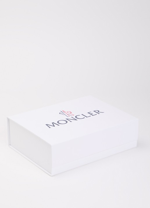 Moncler Babypak met logo in giftbox - detail lichtroze