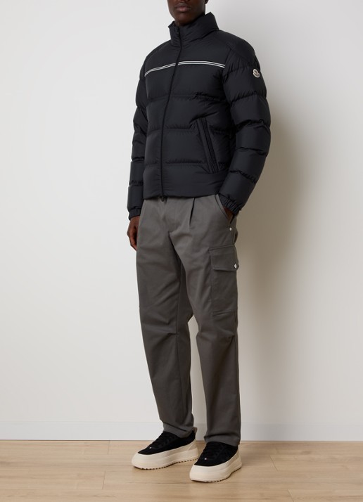Moncler Bouvaque puffer jack met donsvulling en ritszakken - voorkant 2 zwart