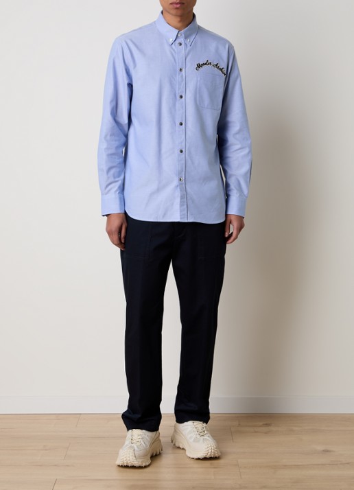 Moncler Camicia regular fit overhemd met logoborduring - voorkant 2 lichtblauw