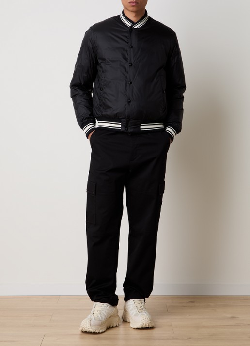 Moncler Chevrerie gewatteerd bomberjack met donsvulling - voorkant 3 zwart