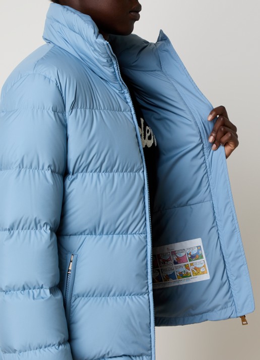 Moncler Dourbe puffer jack met donsvulling en logo - detail 2 lichtblauw