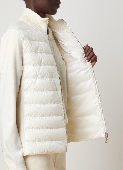Moncler Fijngebreid vest van scheerwol met gewatteerd voorpand en donsvulling - detail 3 wit