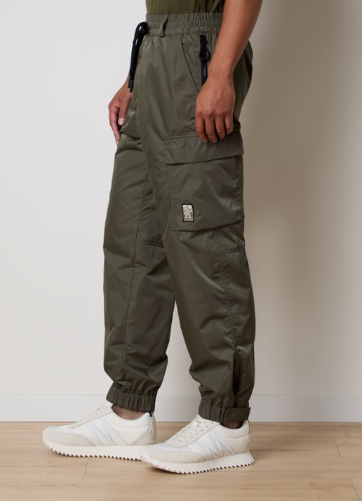 Moncler Gabardine tapered fit cargobroek met glanzende finish - detail 5 legergroen