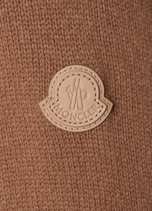 Moncler Grofgebreide trui in kasjmierblend met logo - detail 4 lichtbruin