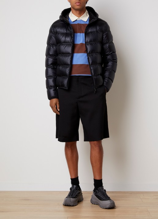 Moncler Guadiana puffer jack met donsvulling en capuchon - voorkant 2 zwart