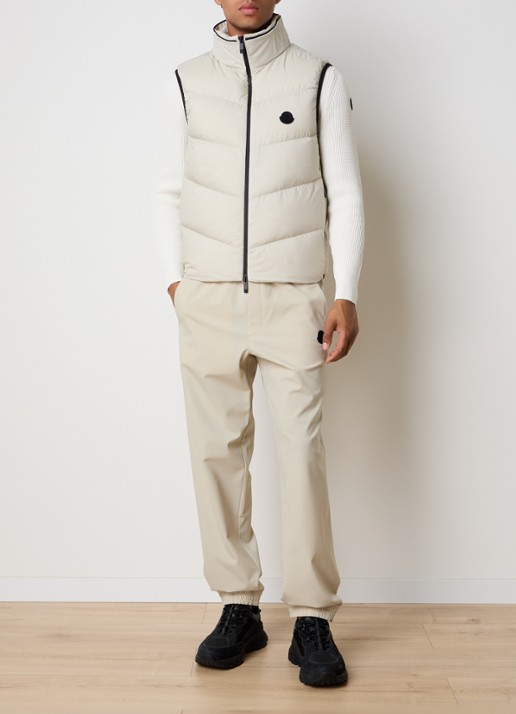 Moncler Guersac gewatteerde bodywarmer met donsvulling en afneembare capuchon - voorkant 2 beige