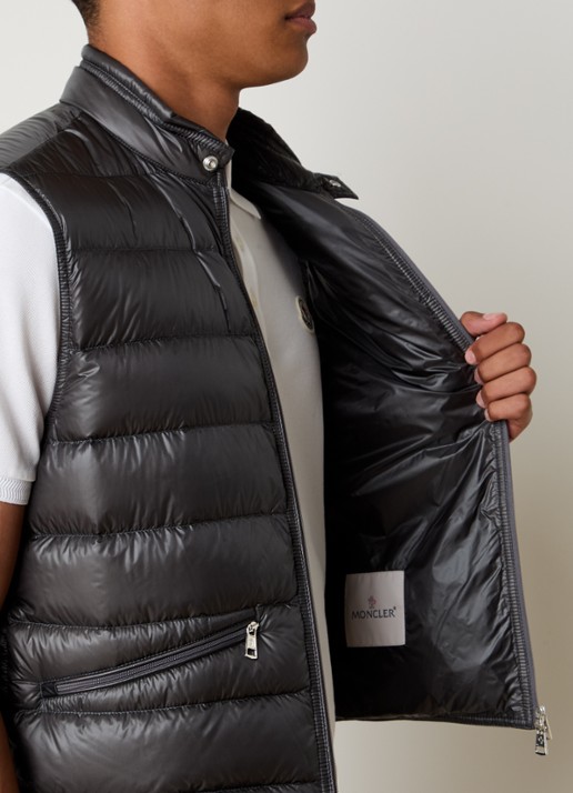 Moncler Gui gewatteerde bodywarmer met donsvulling en logo - detail 3 antraciet