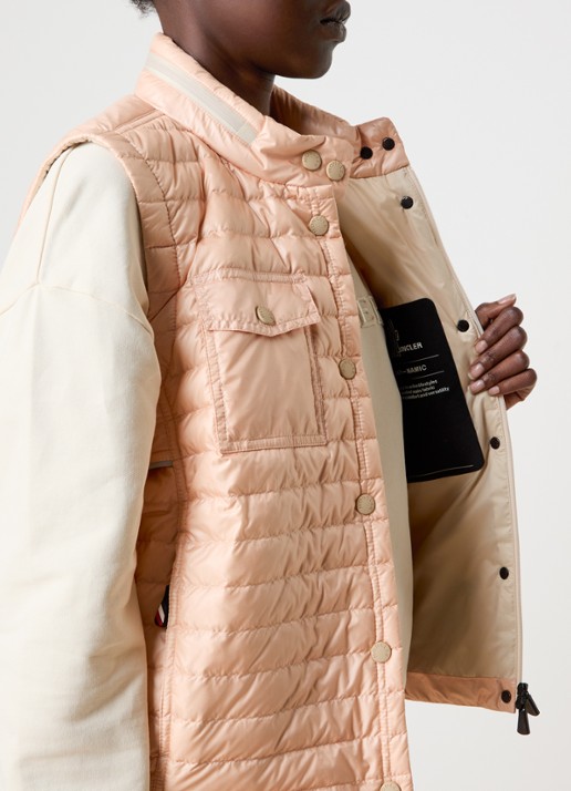Moncler Gumiane gewatteerde bodywarmer met donsvulling en logo - detail 3 zalmroze