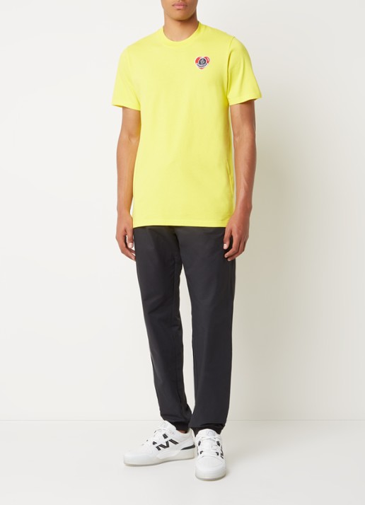 Moncler Heart T-shirt met logoborduring - voorkant 2 geel