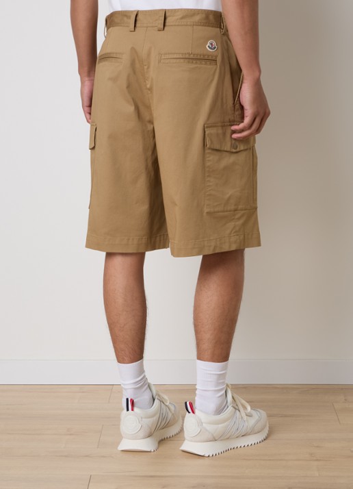 Moncler Loose fit korte cargobroek met steekzakken - achterkant camel