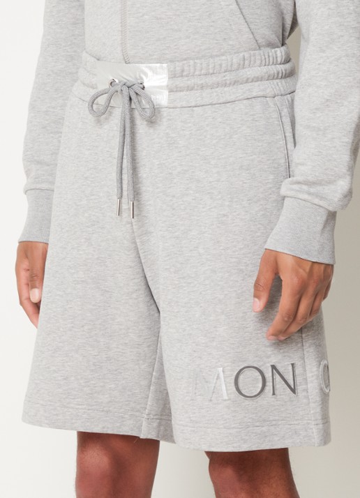 Moncler Loose fit korte joggingbroek met logo en metallic details - detail 4 grijsmele