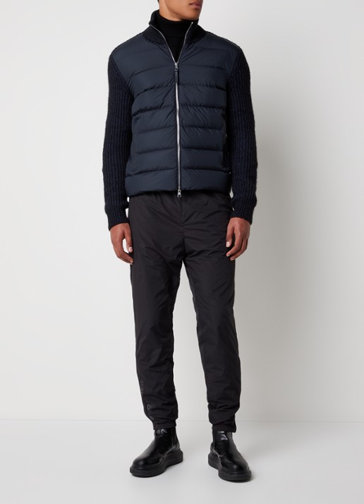 Moncler M3543 grofgebreid vest in wolblend met gewatteerd voorpand met donsvulling - voorkant 2 donkerblauw