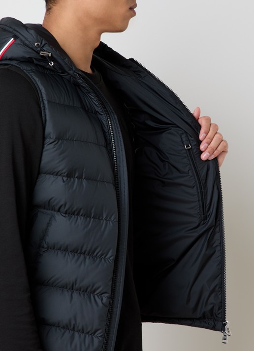 Moncler Marseillan gewatteerde bodywarmer met donsvulling en logo - detail 6 zwart