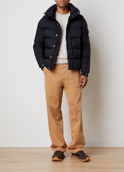 Moncler Maya puffer jack met donsvulling en ritszakken - voorkant 2 zwart