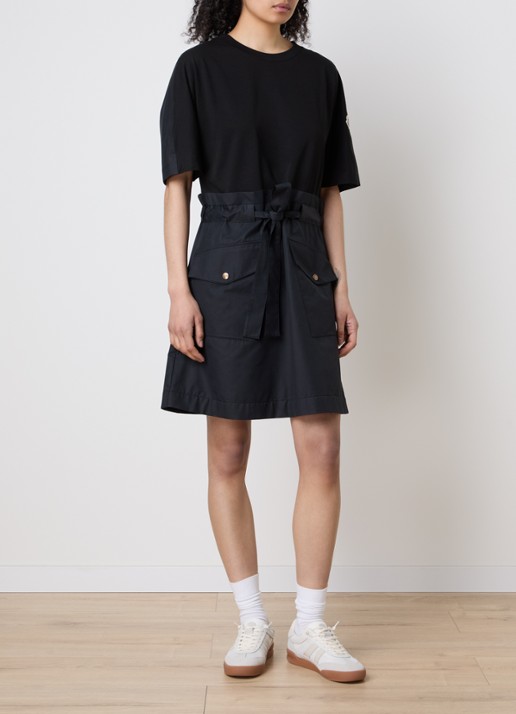 Moncler Mini jurk met klepzakken en logo - voorkant 4 zwart