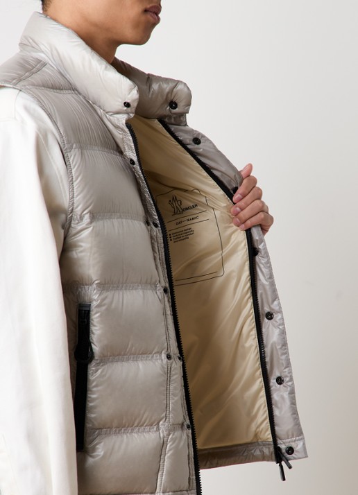 Moncler Nantu gewatteerde bodywarmer met donsvulling - detail 3 beige