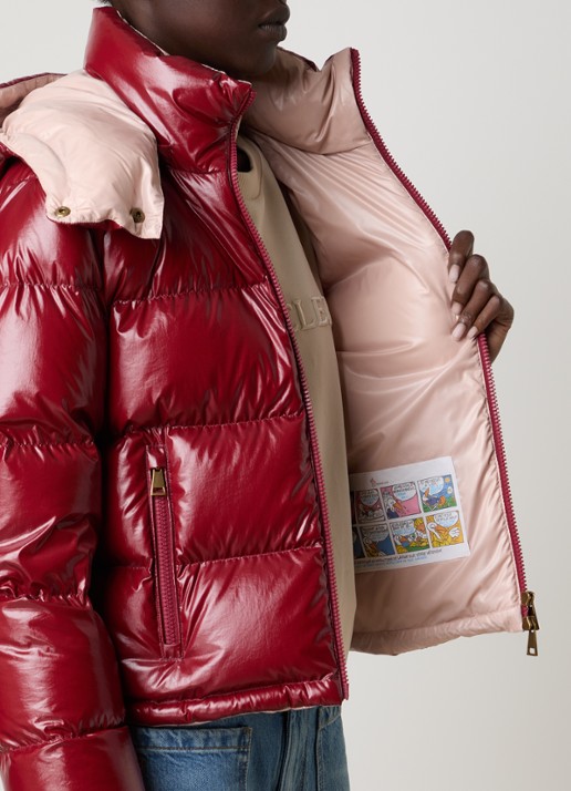 Moncler Niveole cropped puffer jack met donsvulling en afneembare capuchon - detail 4 kersenrood