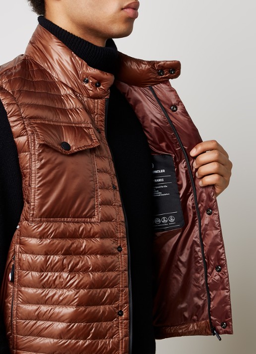 Moncler Ollon gewatteerde bodywarmer met donsvulling en logo - detail 2 roestbruin