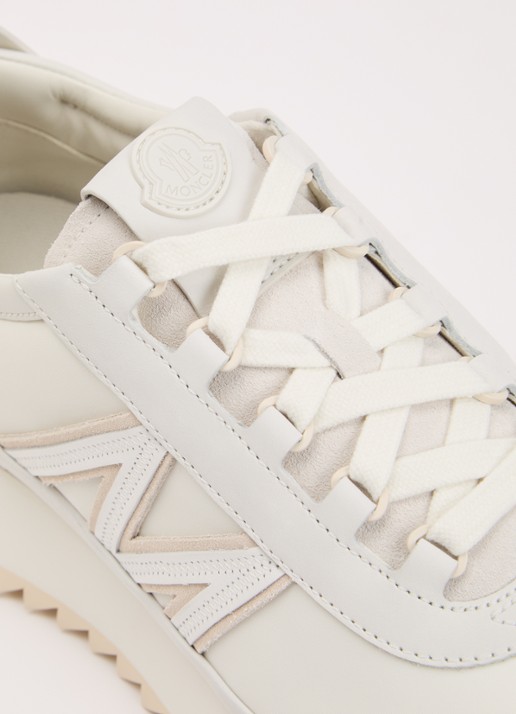 Moncler Pacey2 sneaker met suède details en logo - detail 7 gebroken wit