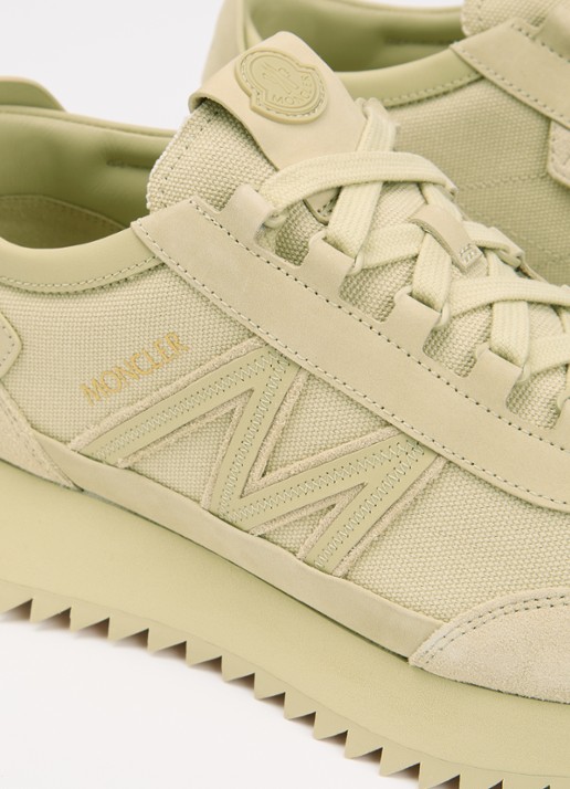 Moncler Pacey2 sneaker met suède details en logo - detail 7 gebroken wit