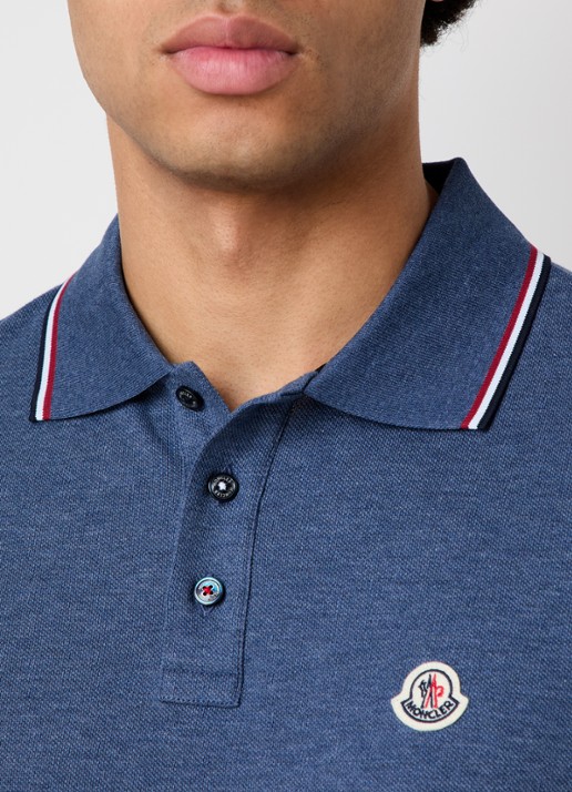Moncler Regular fit polo van piqué katoen met logo - detail 4 staalblauw