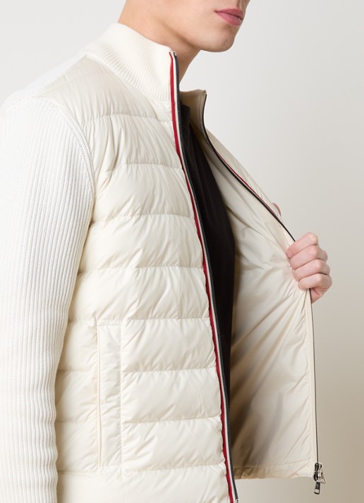 Moncler Ribgebreid vest met gewatteerd voorpand en donsvulling - detail 3 gebroken wit
