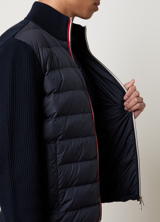 Moncler Ribgebreid vest met gewatteerd voorpand en donsvulling - detail 5 donkerblauw