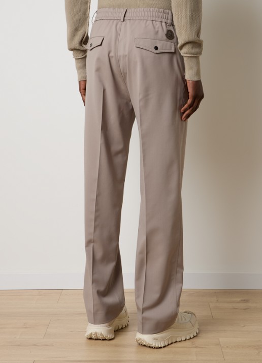 Moncler Sportivo straight fit pantalon in scheerwolblend met steekzakken - achterkant zand
